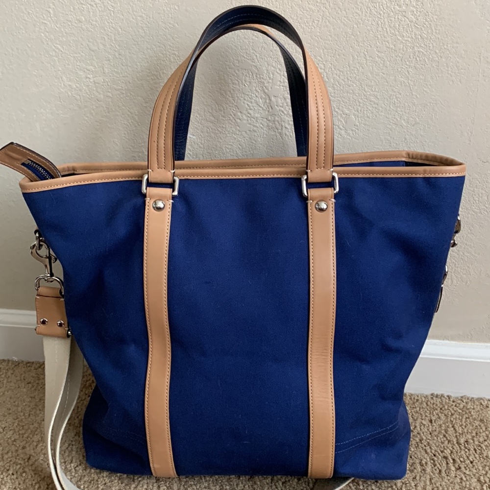 Coach - Picture 4 of 11